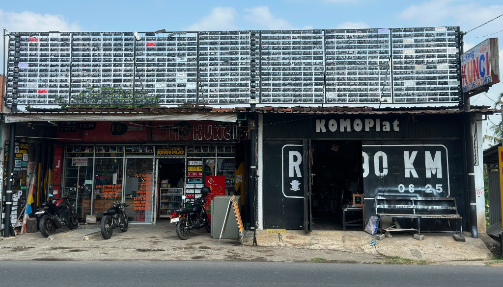 Foto Outlet Komo Plat Cabang Karanglewas